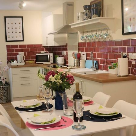 Pristine Apartment In The Centre Of Glastonbury Extérieur photo